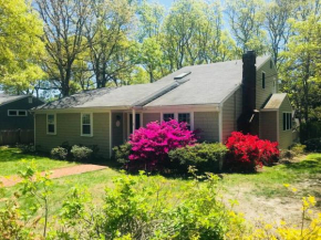 Adorable Cape beach house.3 min walk to beach! Renovated